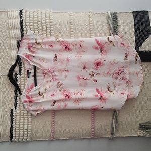 ☀️2 for $20☀️Dynamite Size Small Floral Blouse